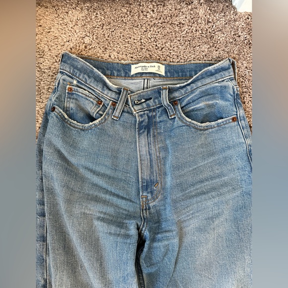 A&F High Rise Mom Jean - Picture 2 of 4